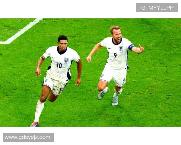 白色足球明星的魅力瞬间展现与激情时刻的完美结合